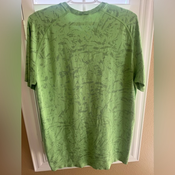 Lululemon Men’s XL Tee – Green Pattern - Picture 6 of 6